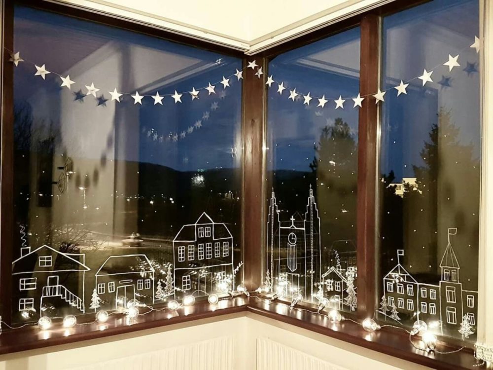 Как украсить окно на Рождество